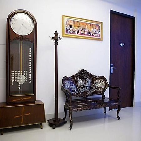 At One Inn Hualampong Bangkok Ngoại thất bức ảnh