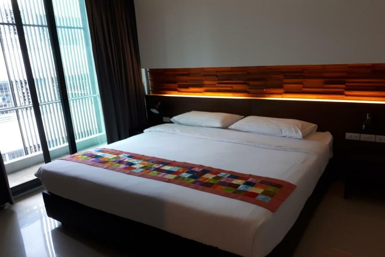 At One Inn Hualampong Bangkok Ngoại thất bức ảnh