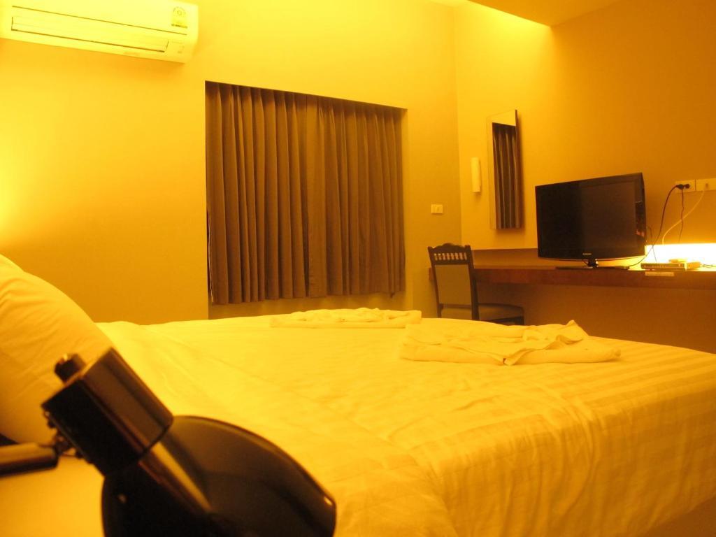 At One Inn Hualampong Bangkok Ngoại thất bức ảnh