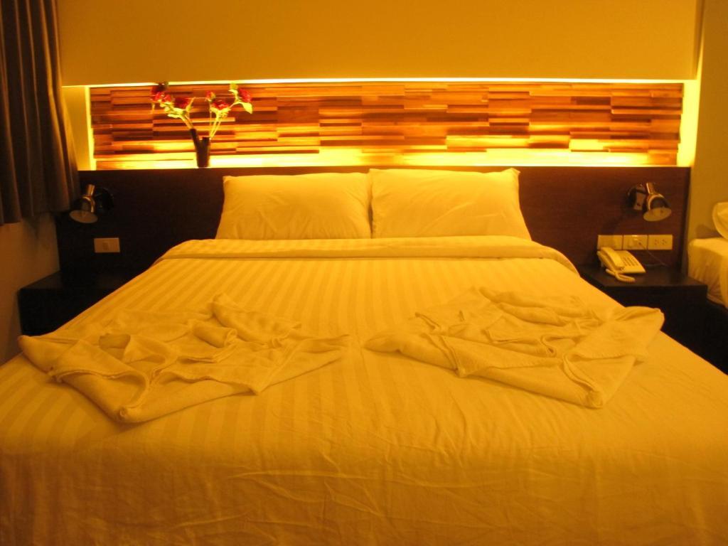 At One Inn Hualampong Bangkok Ngoại thất bức ảnh