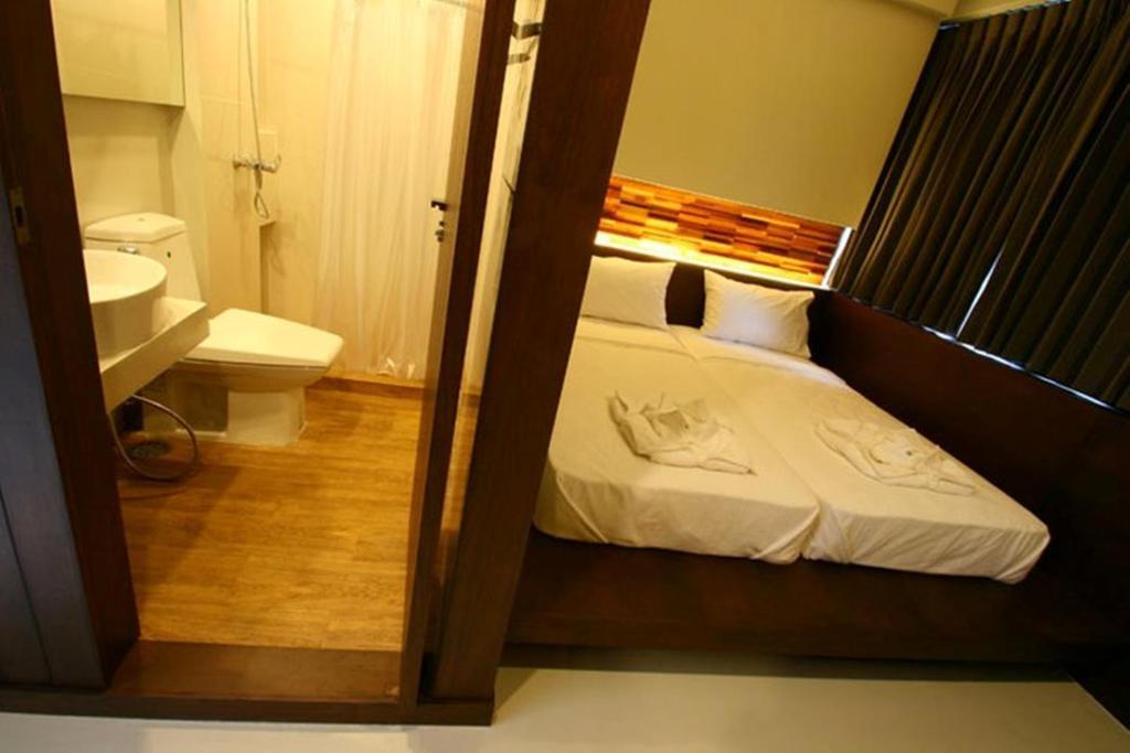 At One Inn Hualampong Bangkok Phòng bức ảnh