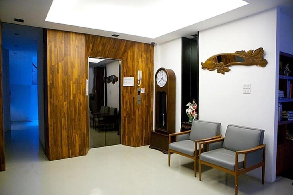 At One Inn Hualampong Bangkok Ngoại thất bức ảnh