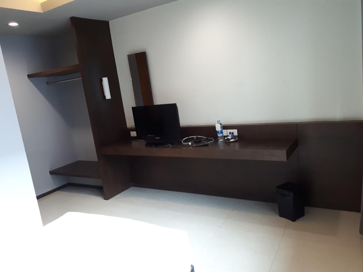 At One Inn Hualampong Bangkok Ngoại thất bức ảnh