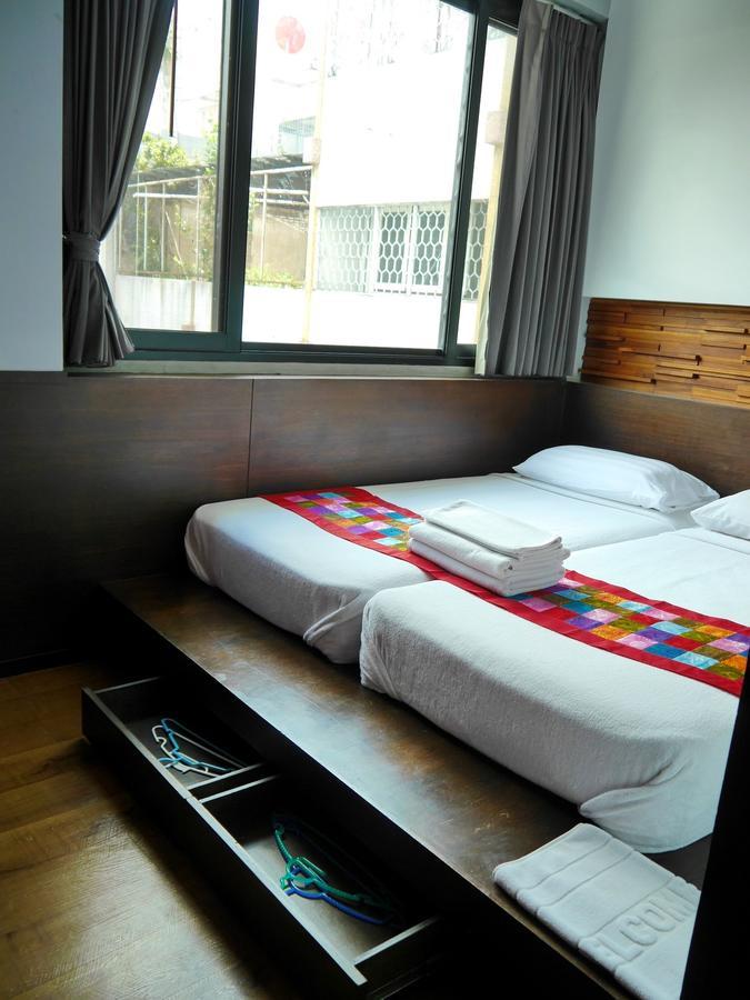 At One Inn Hualampong Bangkok Ngoại thất bức ảnh