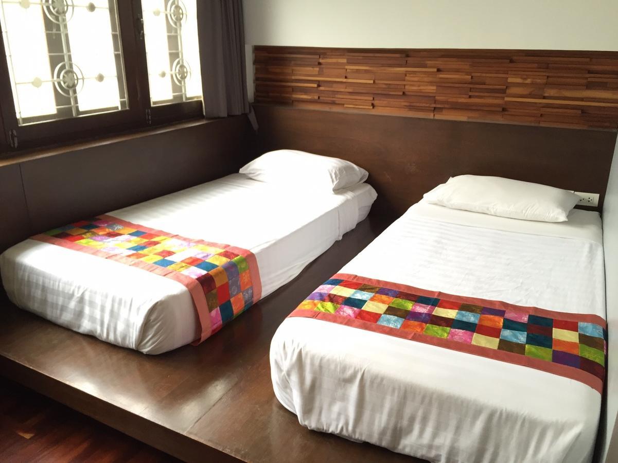 At One Inn Hualampong Bangkok Ngoại thất bức ảnh