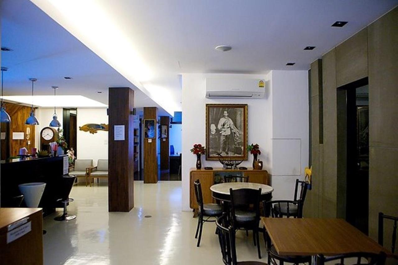 At One Inn Hualampong Bangkok Ngoại thất bức ảnh