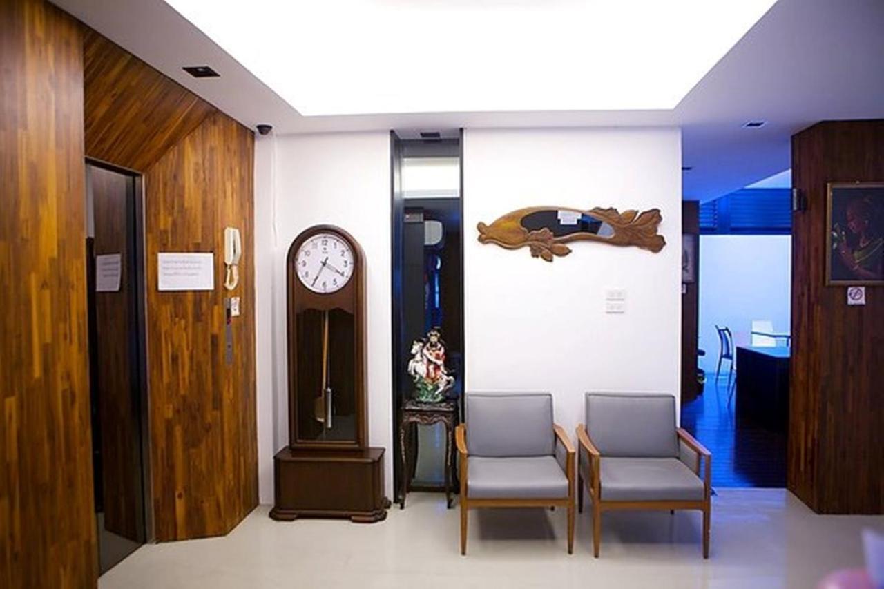 At One Inn Hualampong Bangkok Ngoại thất bức ảnh
